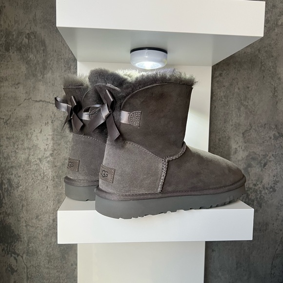 UGGS - Mini Bailey Bow II Boot - Picture 1 of 3
